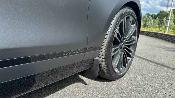 Land Rover Range Rover Velar 3.0 D300 MHEV Belgravia Edition Satin 5dr Auto Diesel Estate - Image 33